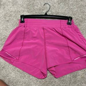 Lululemon hotty hot high rise 4” shorts